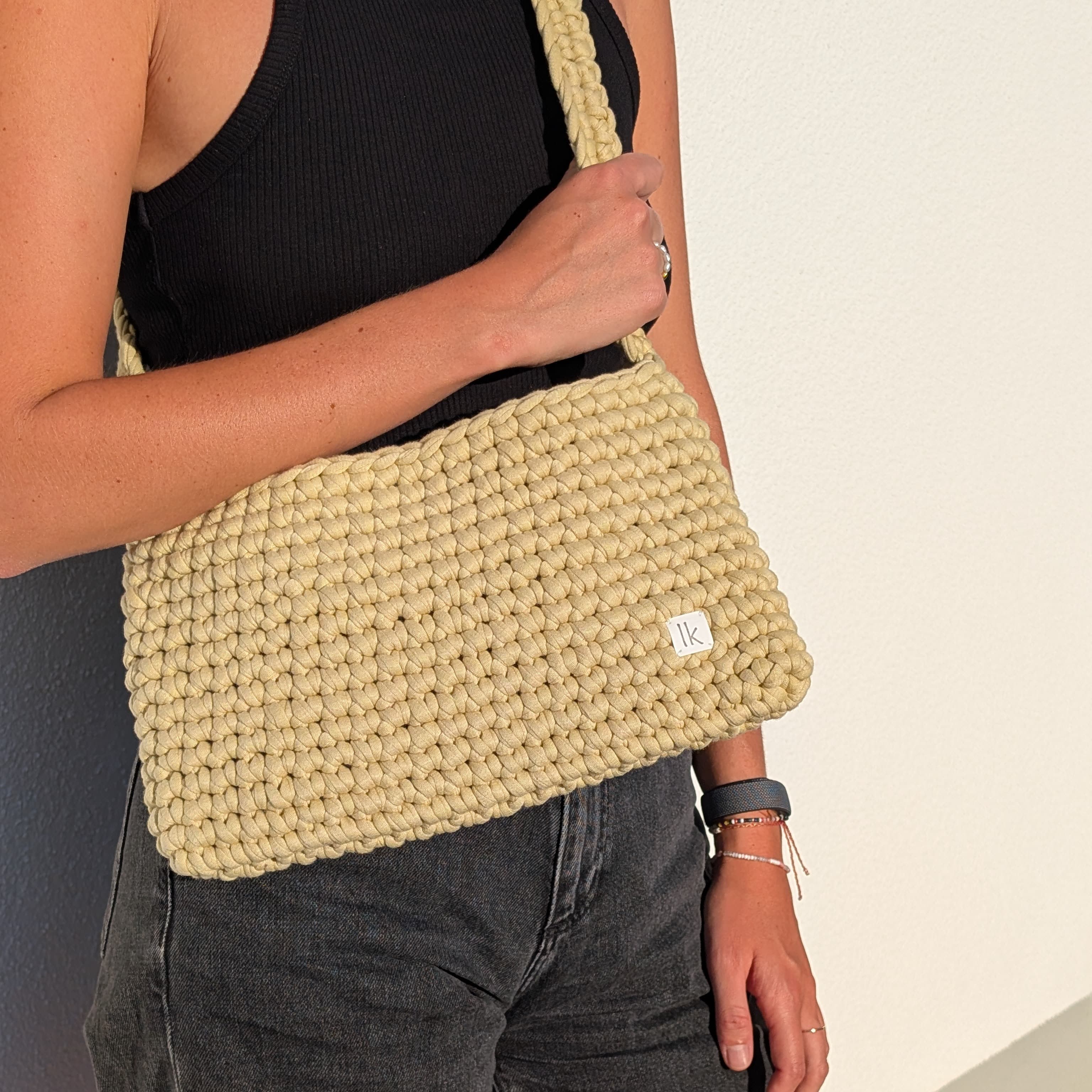 Alma Bag Lemongrün 2